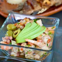 Ceviche de mariscos con aguacate